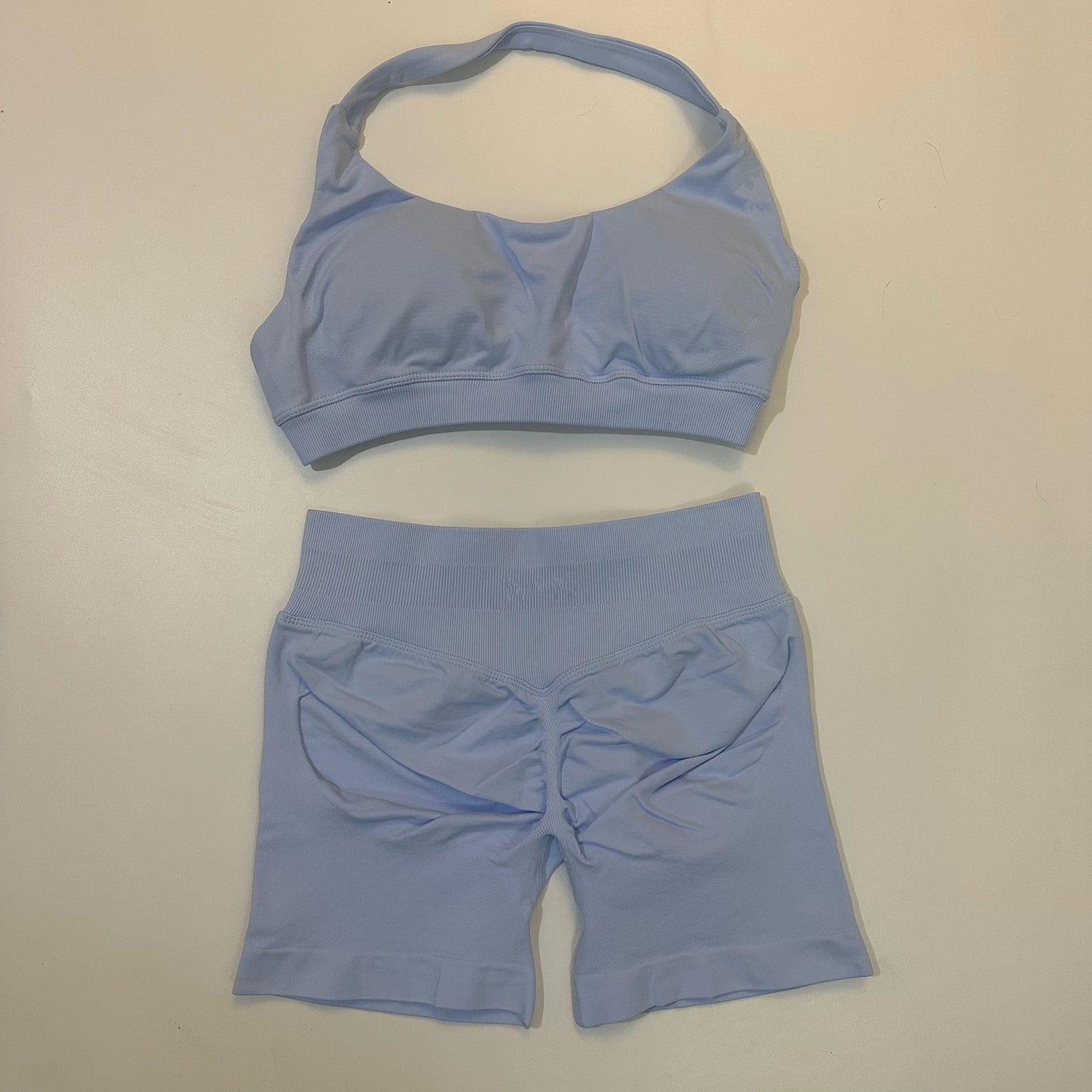 - Ensemble sport deux pièces brassière et short -