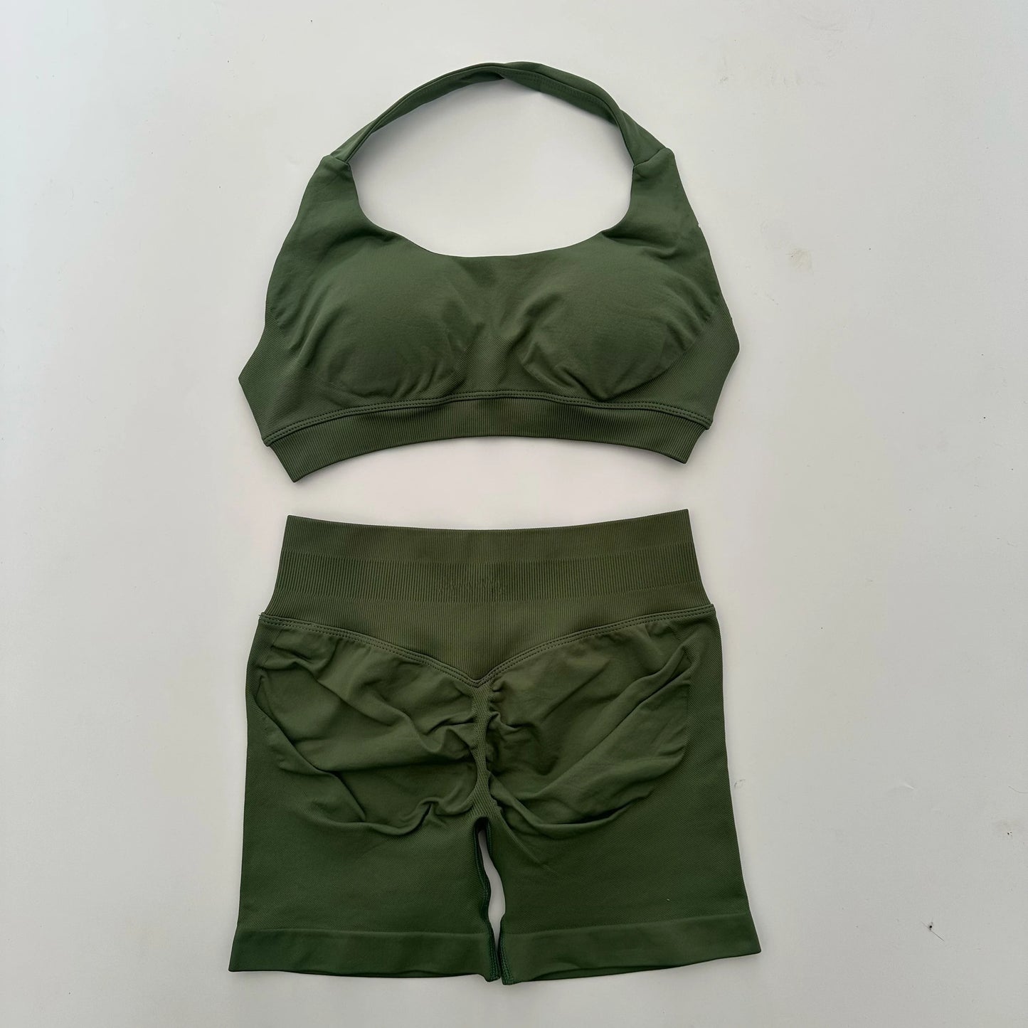 - Ensemble sport deux pièces brassière et short -