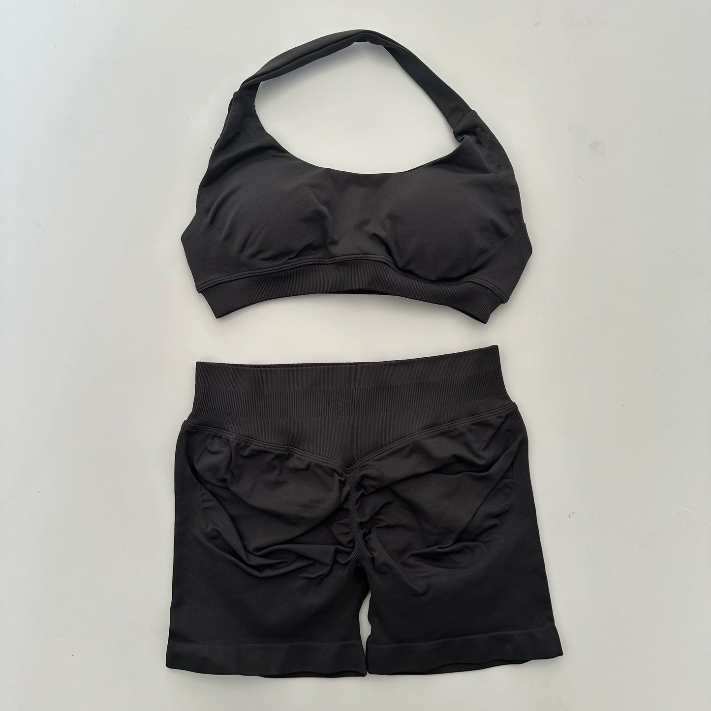 - Ensemble sport deux pièces brassière et short -