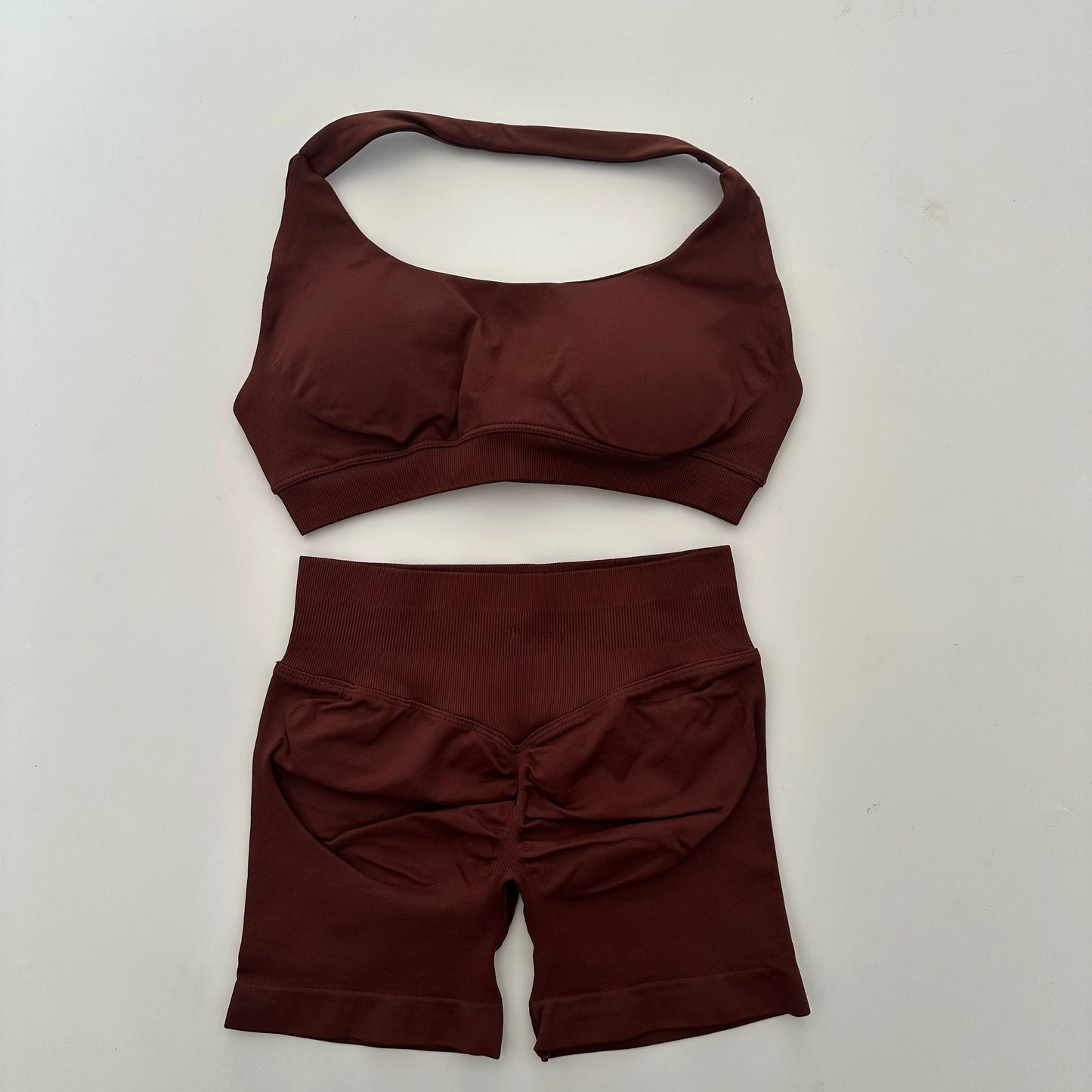 - Ensemble sport deux pièces brassière et short -