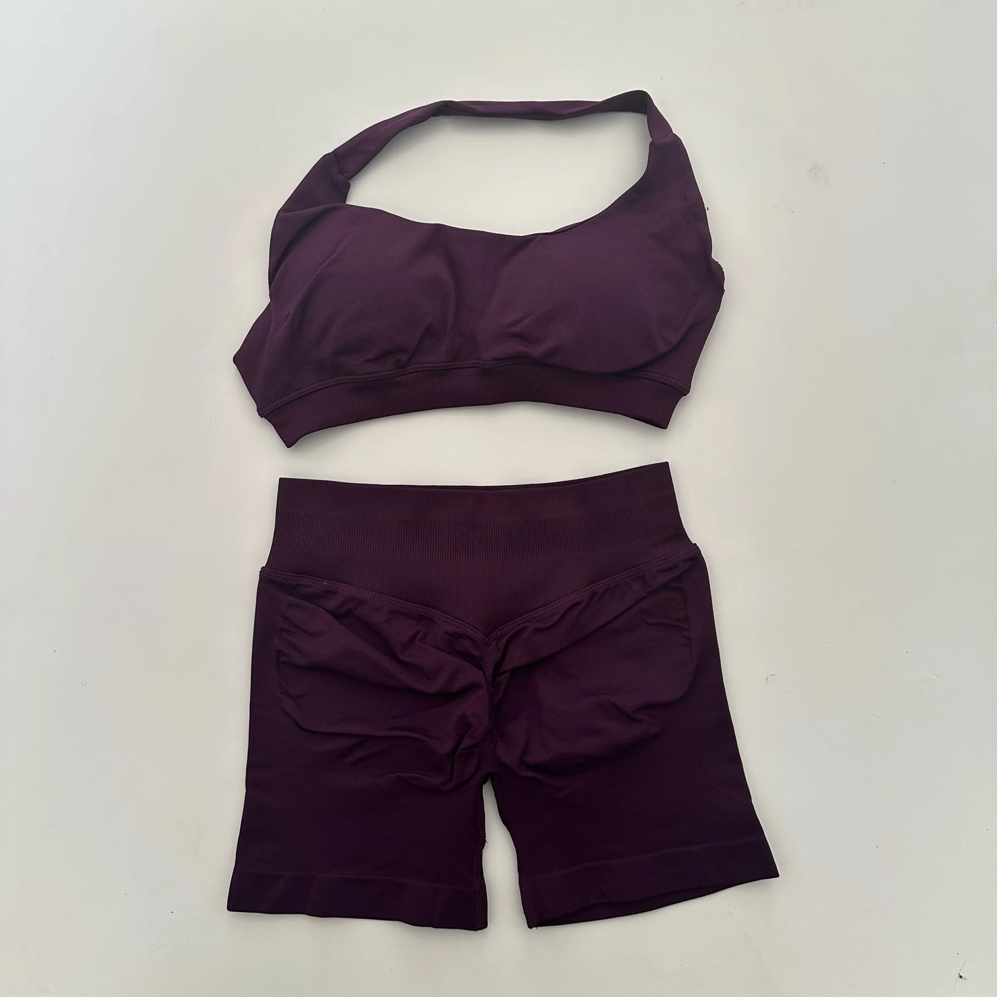 - Ensemble sport deux pièces brassière et short -